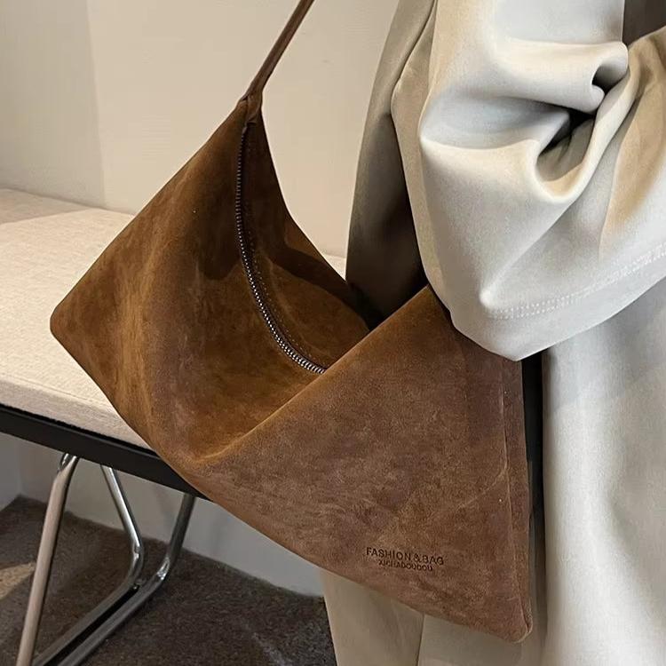 Veloura™ - Minimalistinen Kolmiolaukku Mokkapinnalla
